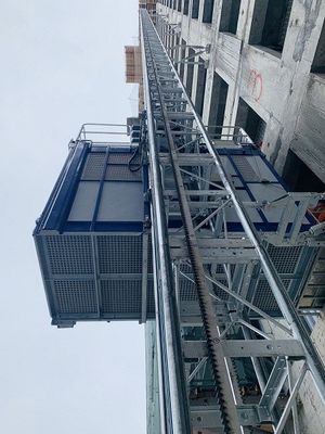 1.6 ton/kooi goederen heftruck Liften/passagiersheftruck met VFD cotrol/warm gegalvaniseerde mast en op maat gemaakte heftruck voor kooien